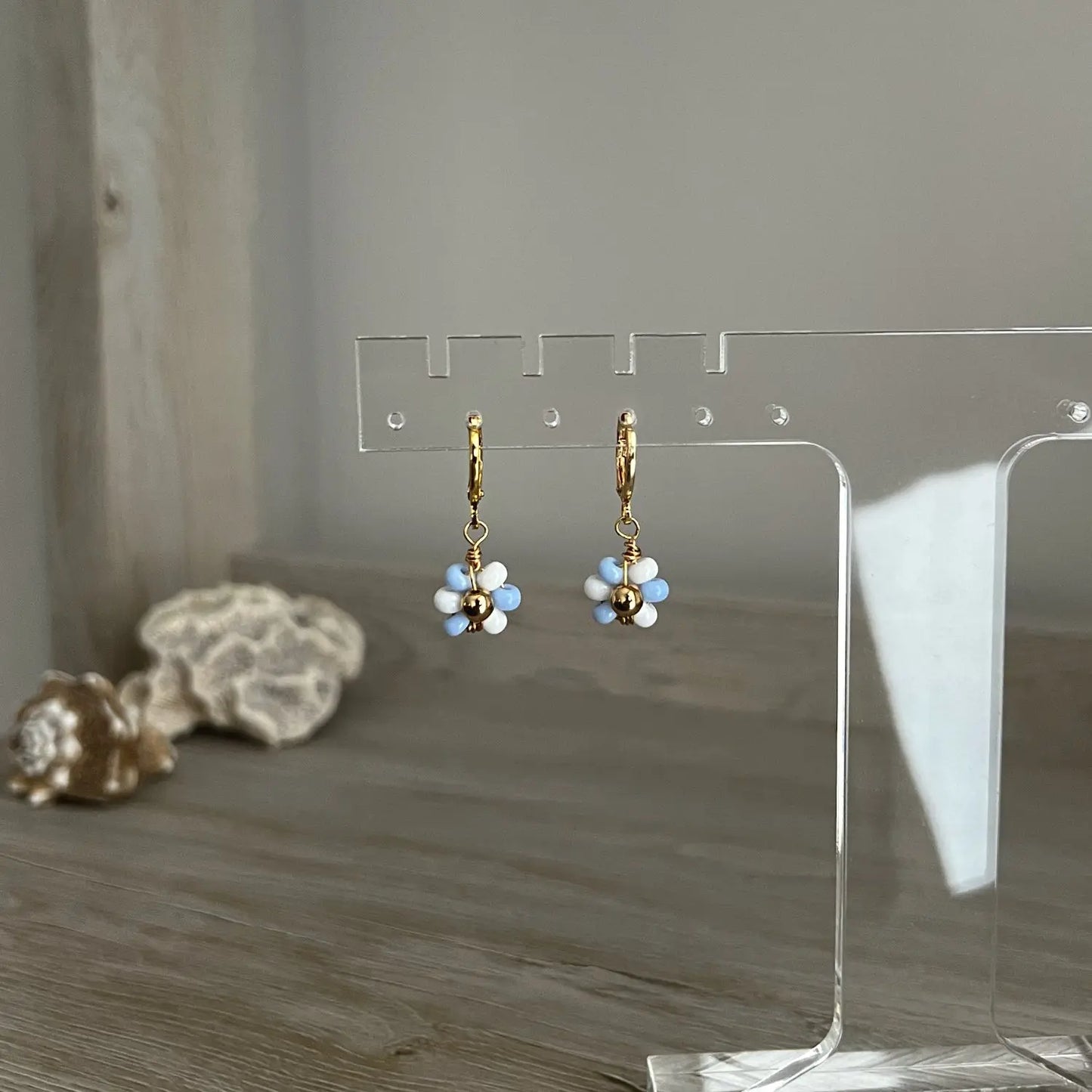 Daisy hoop earrings with hematite Nixso Boutique