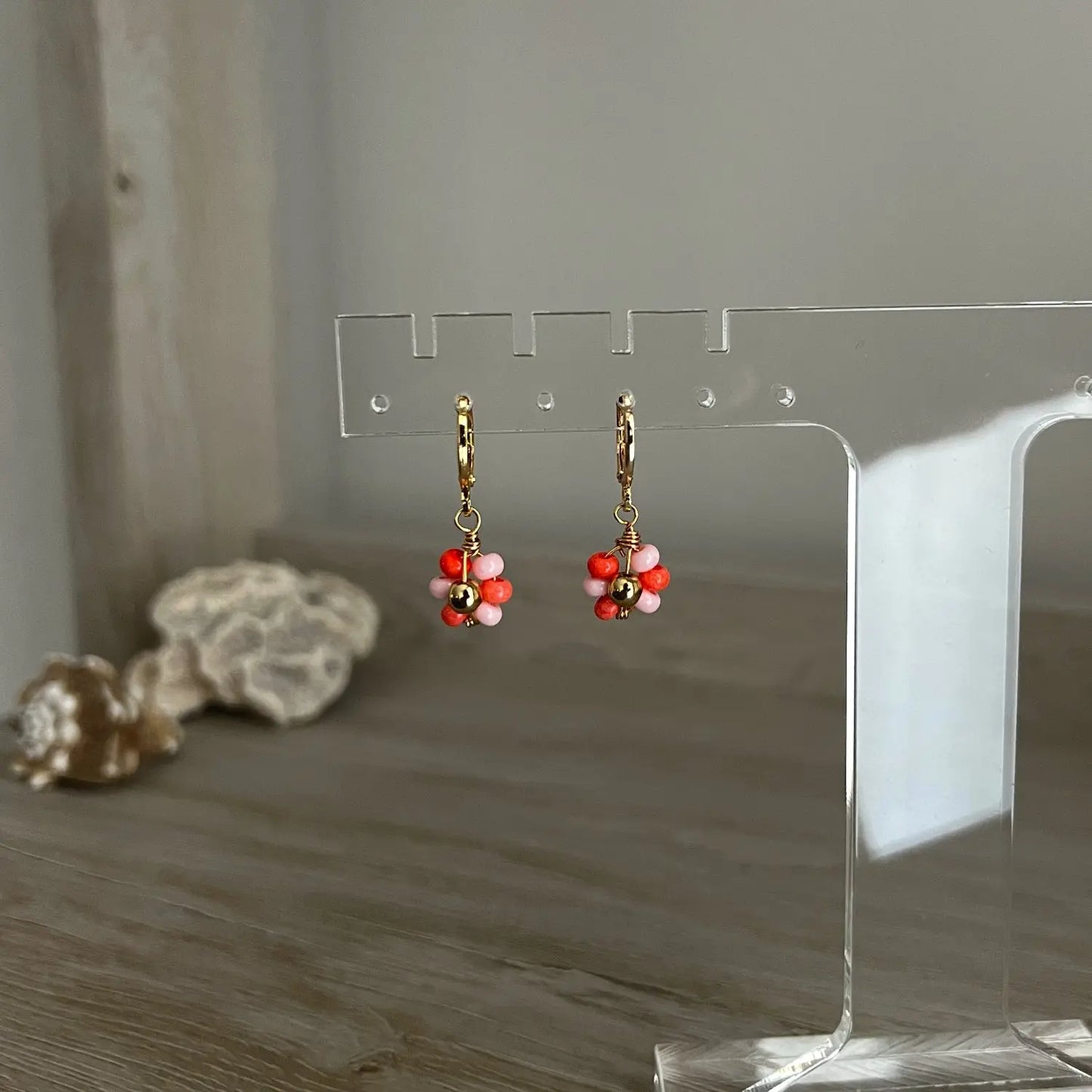 Daisy hoop earrings with hematite Nixso Boutique