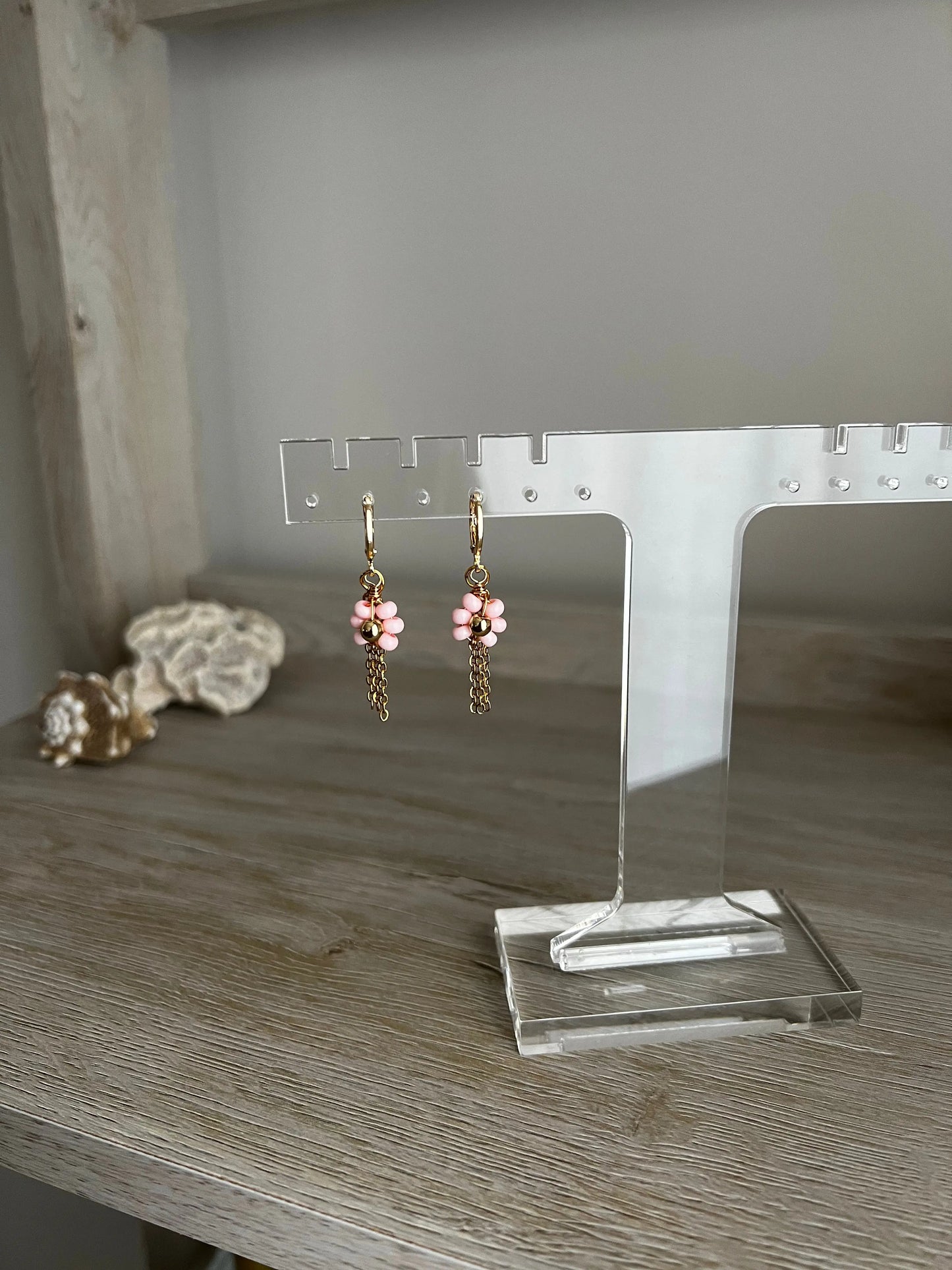 Daisy hoop earrings with hematite Nixso Boutique