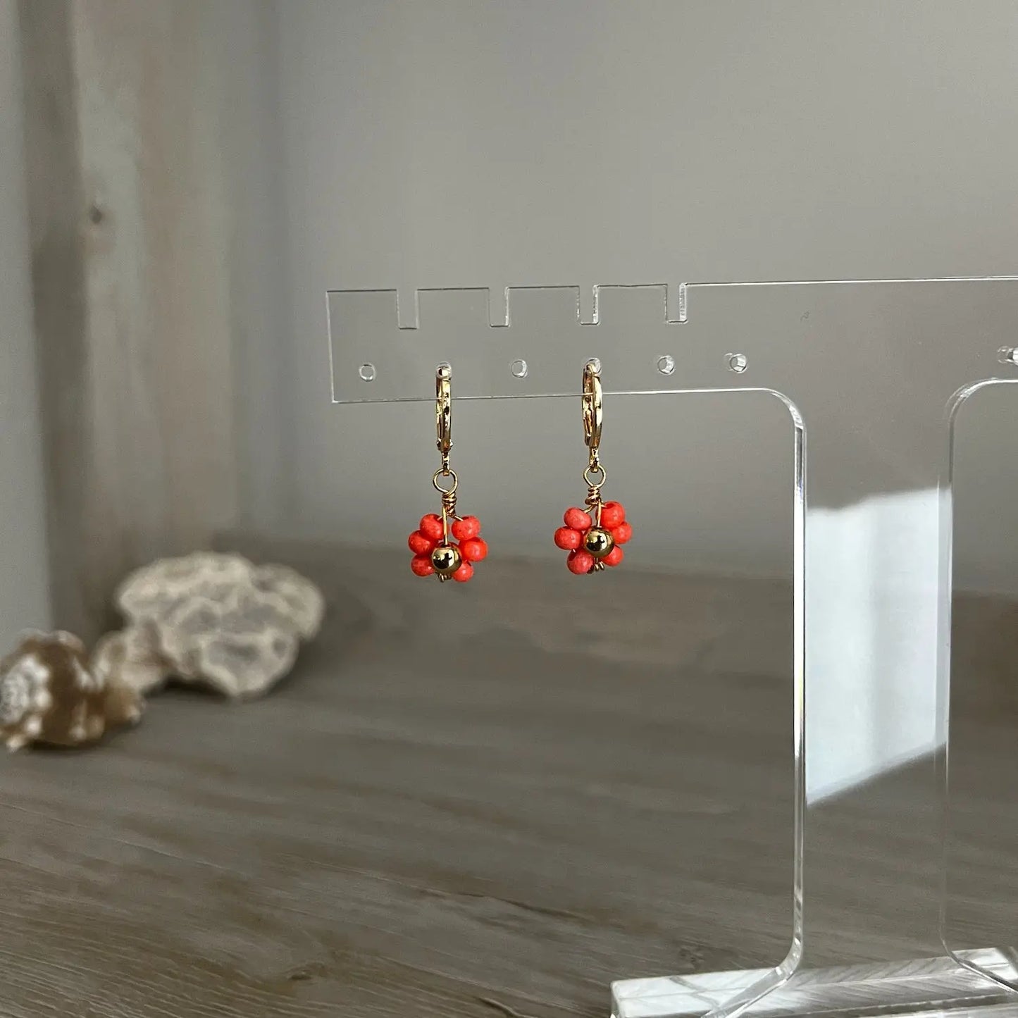 Daisy hoops earrings with hematite Nixso Boutique
