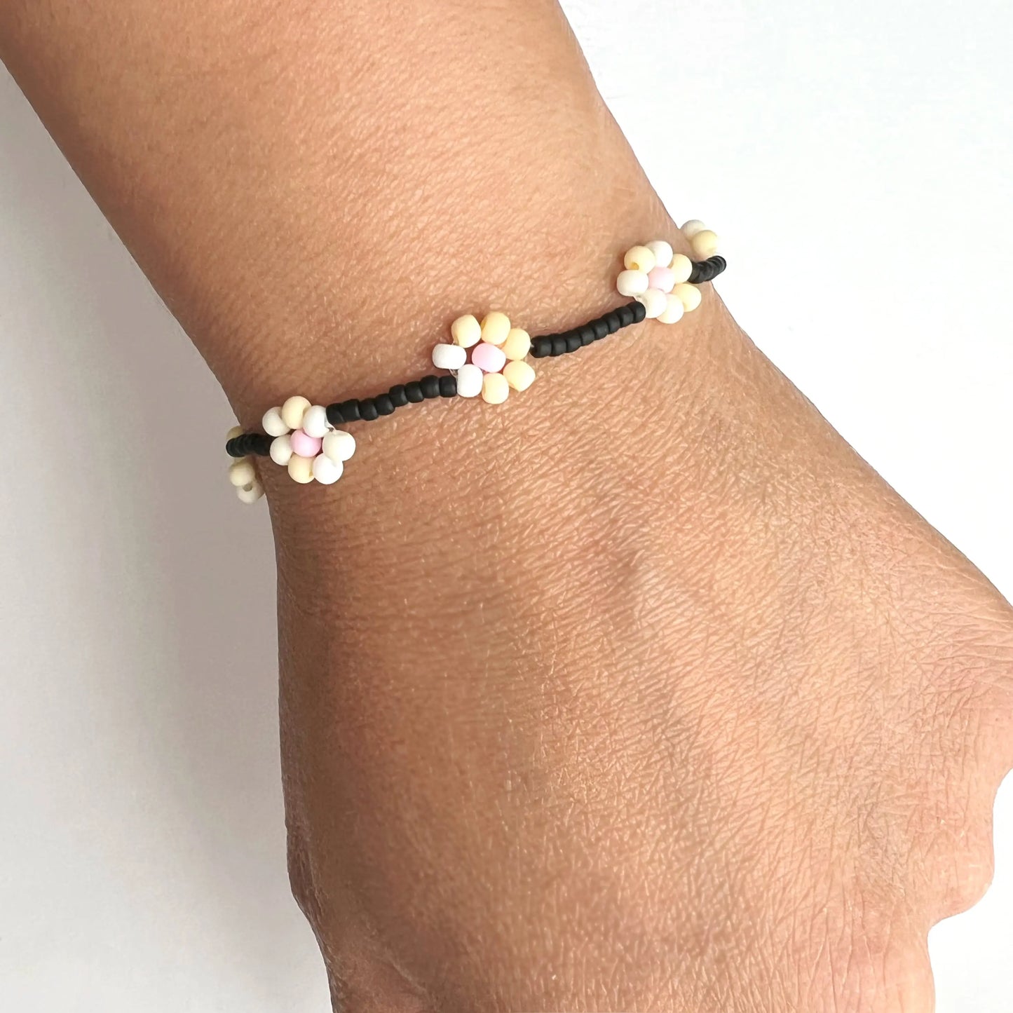 Cute "Daisy" Stretchy Bracelet Nixso Boutique