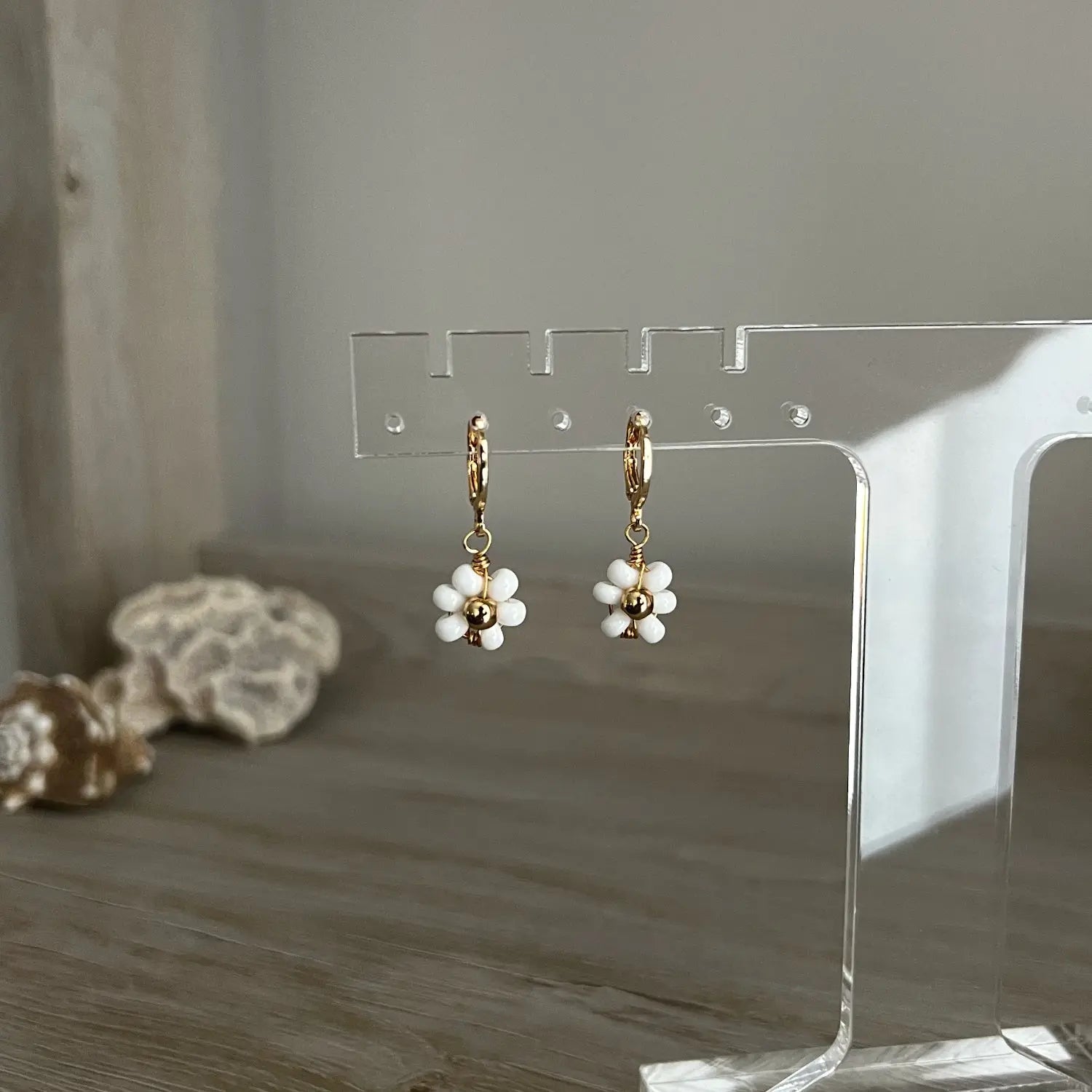 Daisy hoop earrings with hematite Nixso Boutique