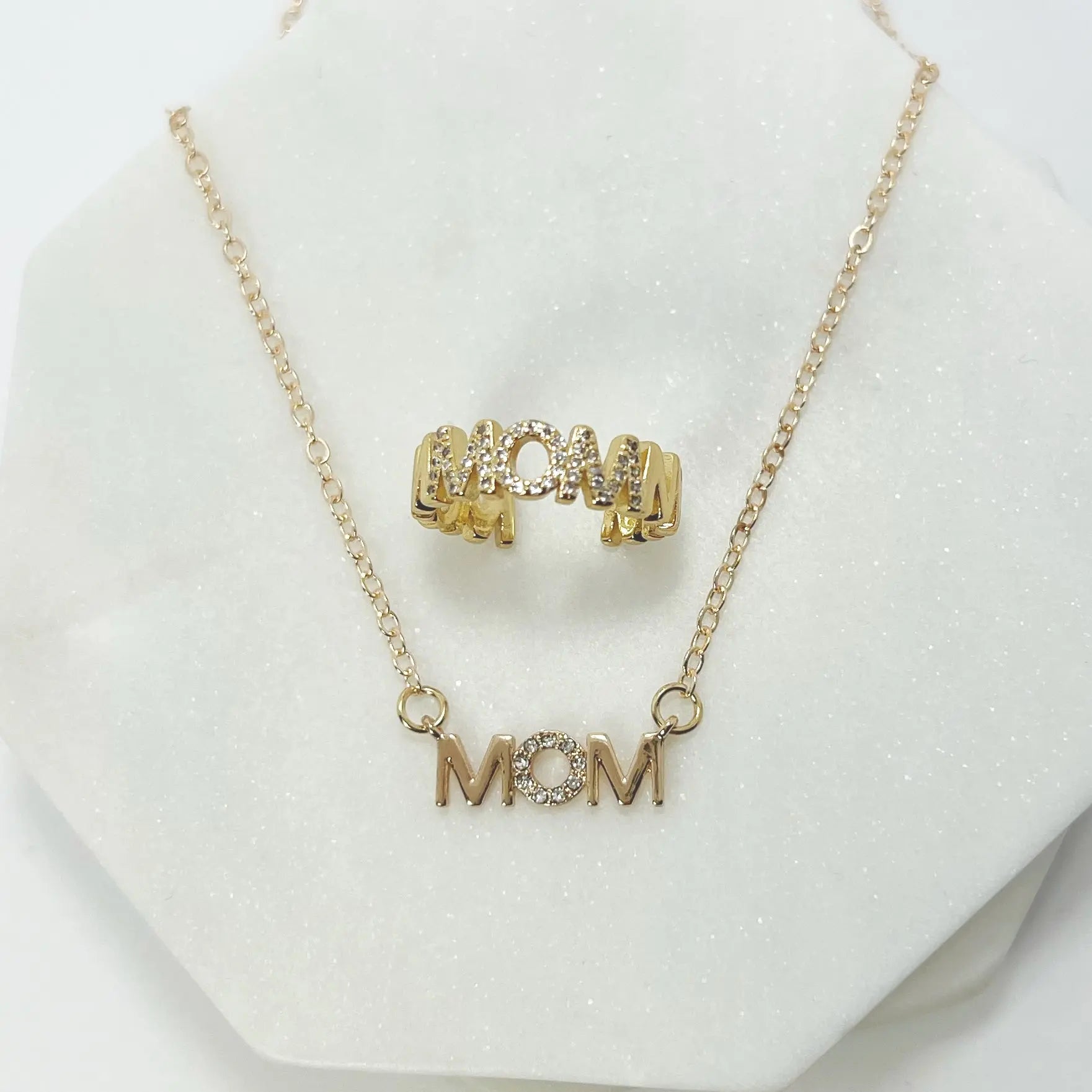 "Mom" ring Nixso Boutique